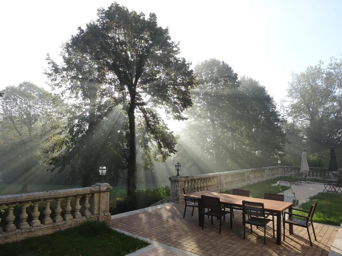 Chateau De Laroche Bed & Breakfast Vianne ภายนอก รูปภาพ