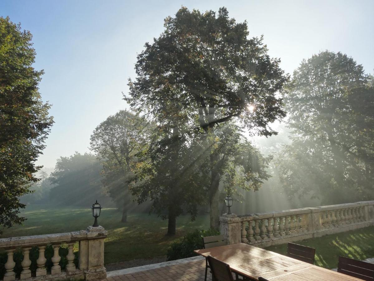 Chateau De Laroche Bed & Breakfast Vianne ภายนอก รูปภาพ
